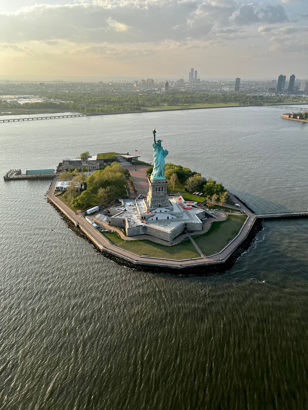 Tour privado en helicóptero por la Estatua de la Libertad sin puertas